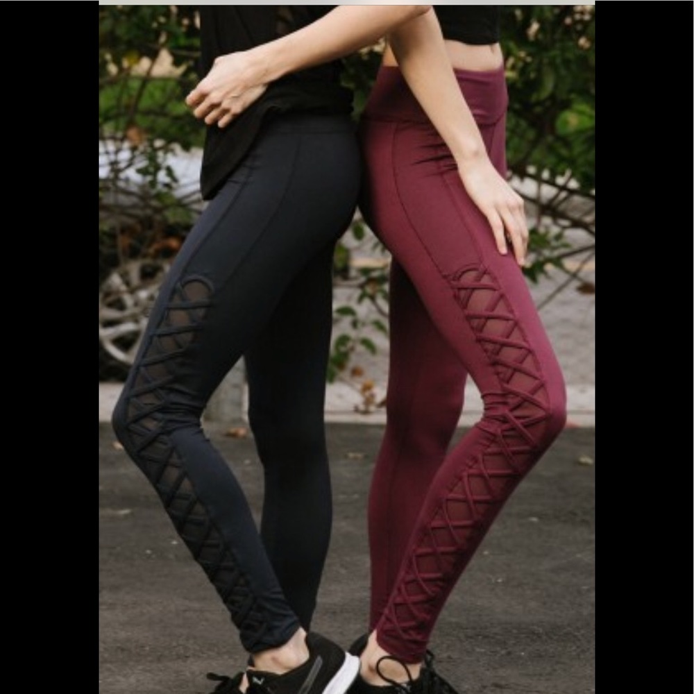 Leggings with contrast mesh